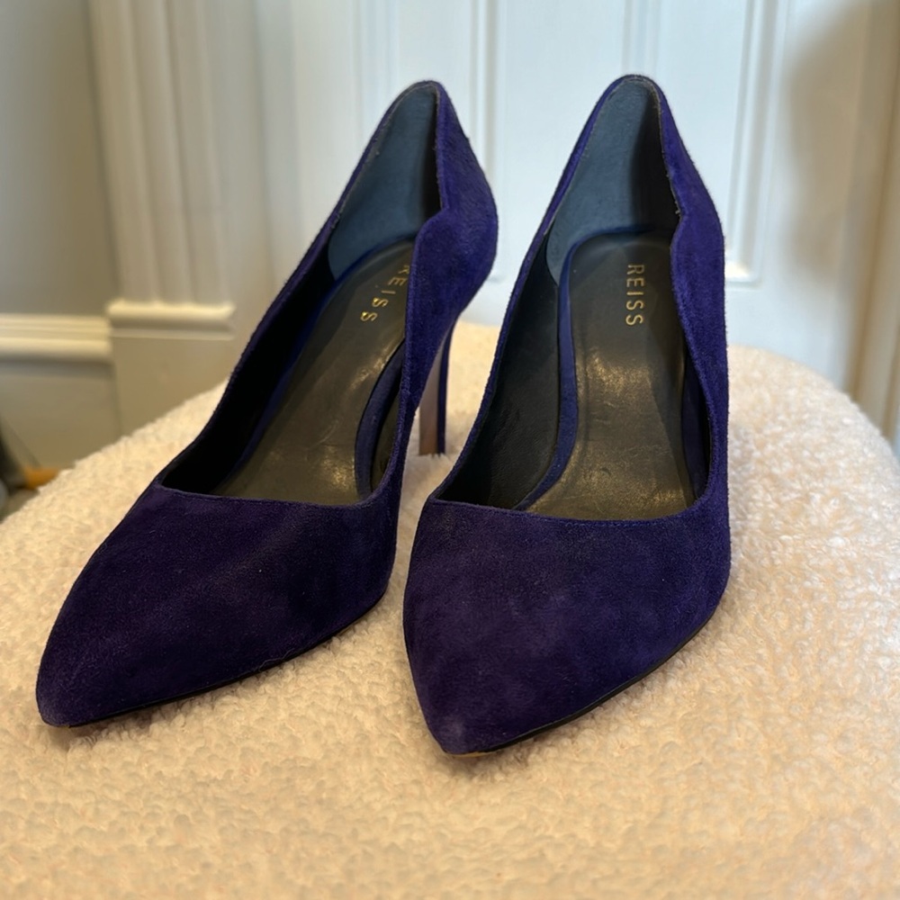 Reiss suede violet scallop-edge pumps size 9
